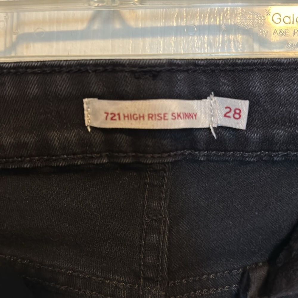 Levi’s - Picture 3 of 3